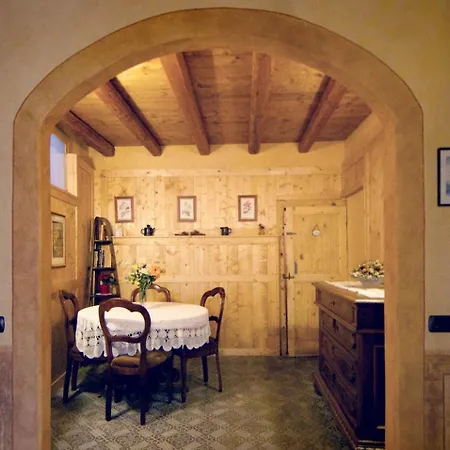 ベッド・アンド・ブレックファスト Aquarelle Faggeto Lario